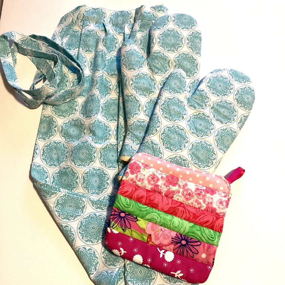 Handmade Waist Apron + Matching Oven Mitts + Pot Holder Kitchen Linens